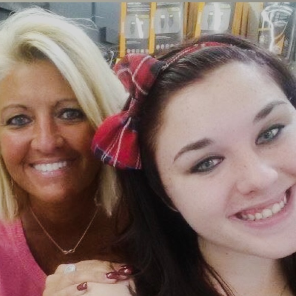 Meet your Posher, Julie - Picture 1 of 2